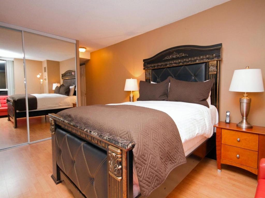 Glen Grove - Conservatory Tower Торонто Номер фото