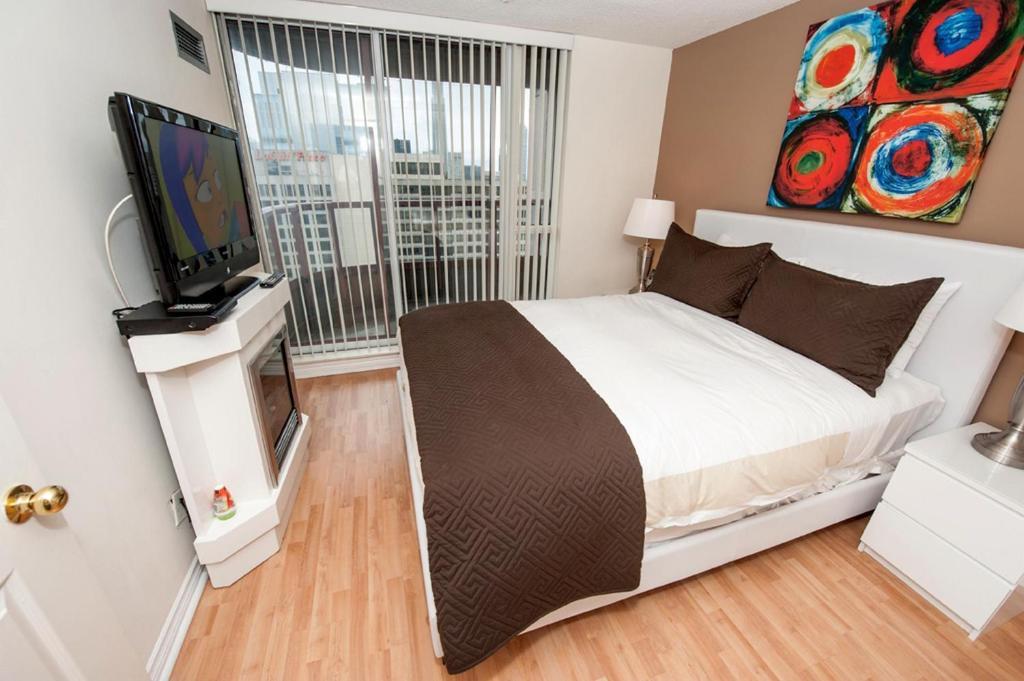Glen Grove - Conservatory Tower Торонто Номер фото