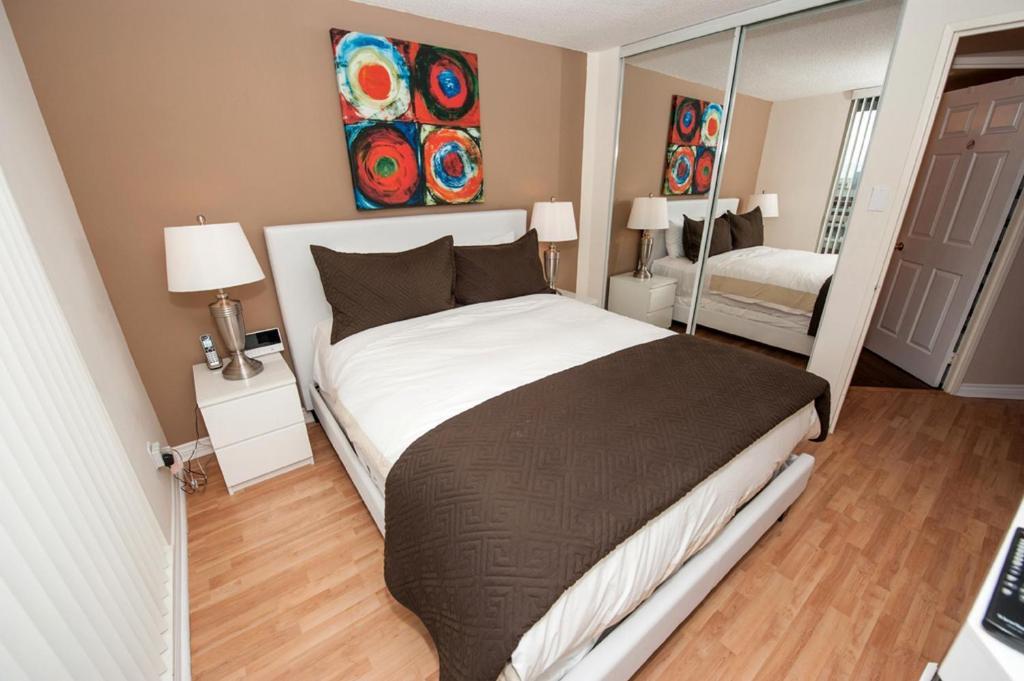 Glen Grove - Conservatory Tower Торонто Номер фото