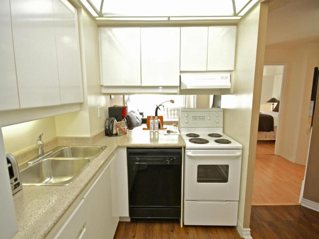 Glen Grove - Conservatory Tower Торонто Номер фото